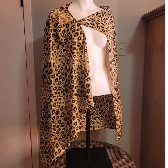Taiga Leopard Print Semi Sheer Shawl Wrap Cover Up Womens Size 10 Made in USA - Picture 7 of 8